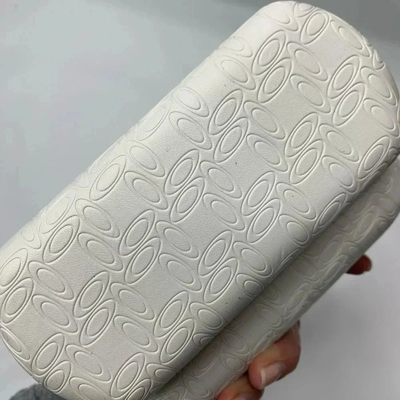 Oakley white Sunglass case - Picture 3 of 5